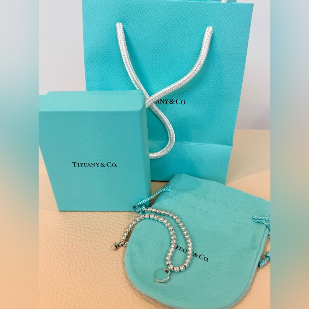Return to Tiffany®
Bead Bracelet in Silver, Tiffany Blue® with a Diamond, 4 mm